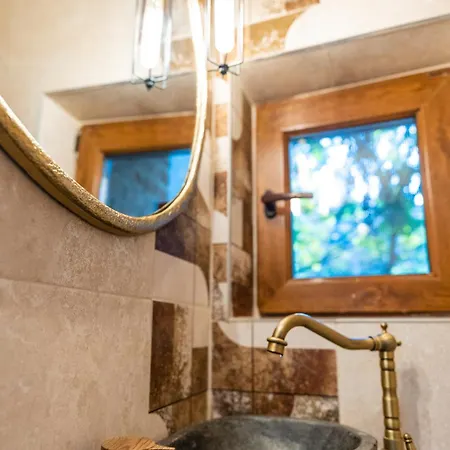 Slona, Heritage In Old Town Villa *