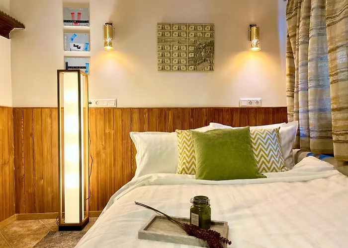 Slona, Heritage In Old Town